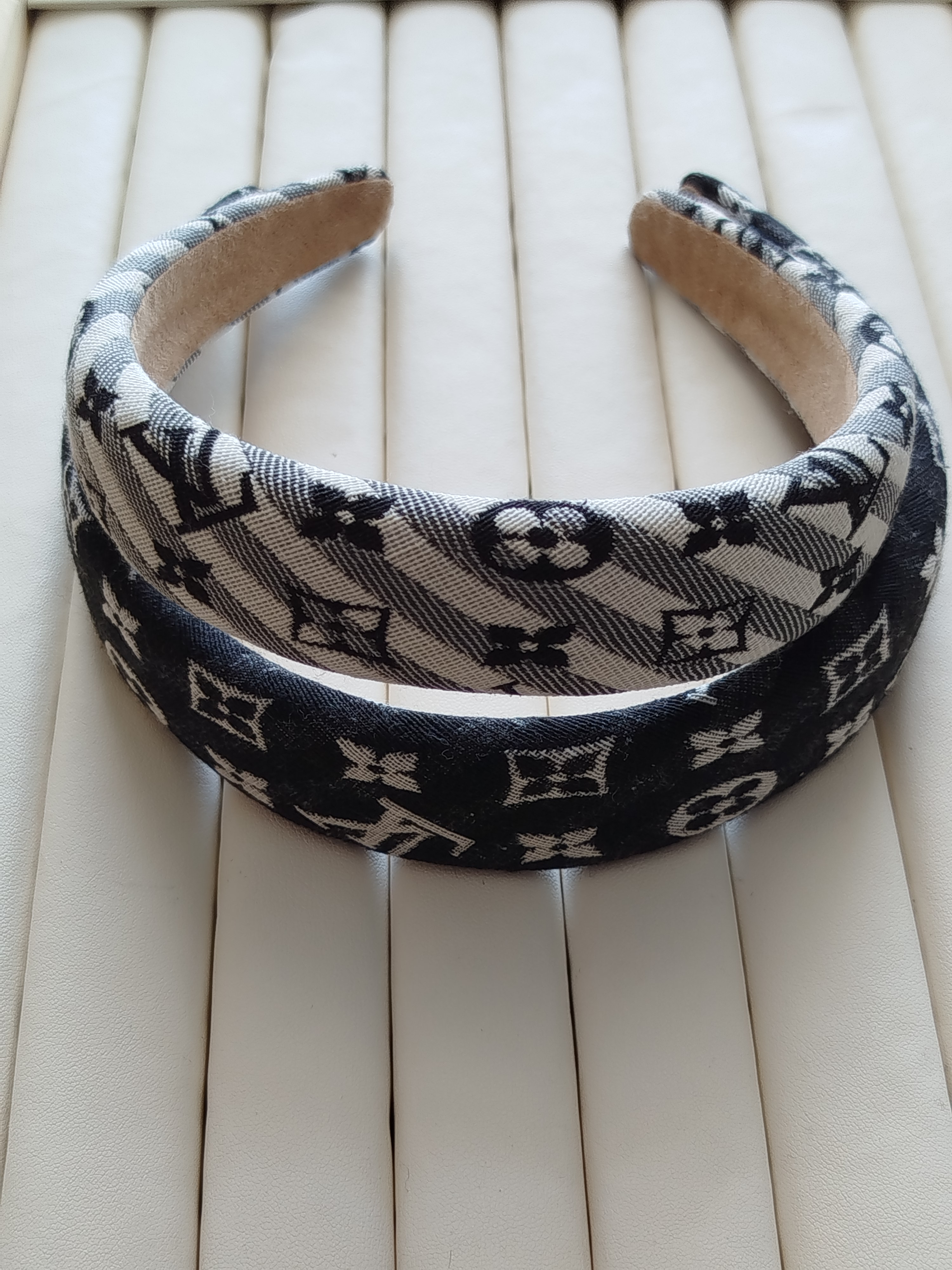 تل خارجی لویی ویتون کد 3