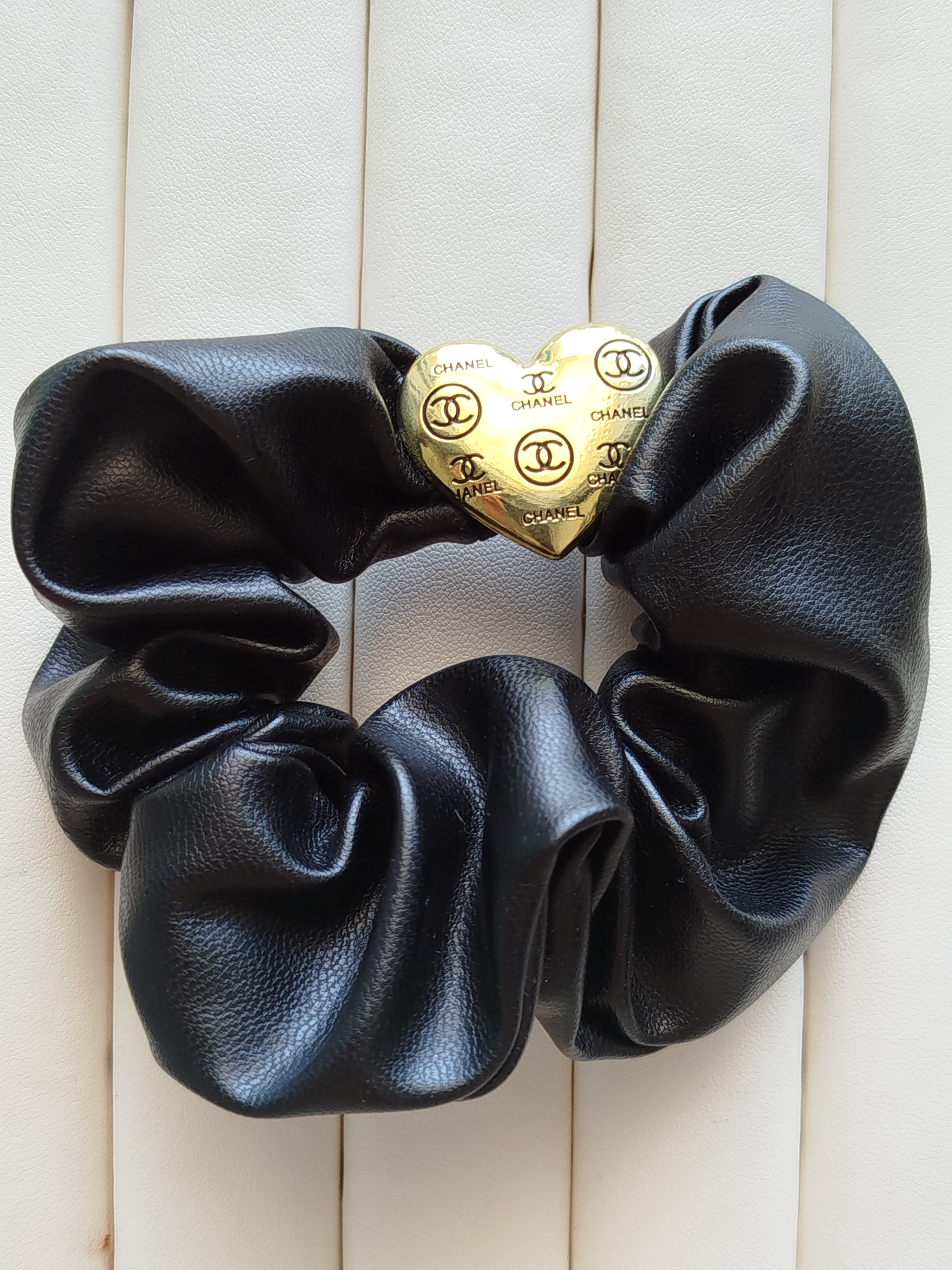 کش مو اسکرانچی  چرمی نگین  CHANEL کد 37