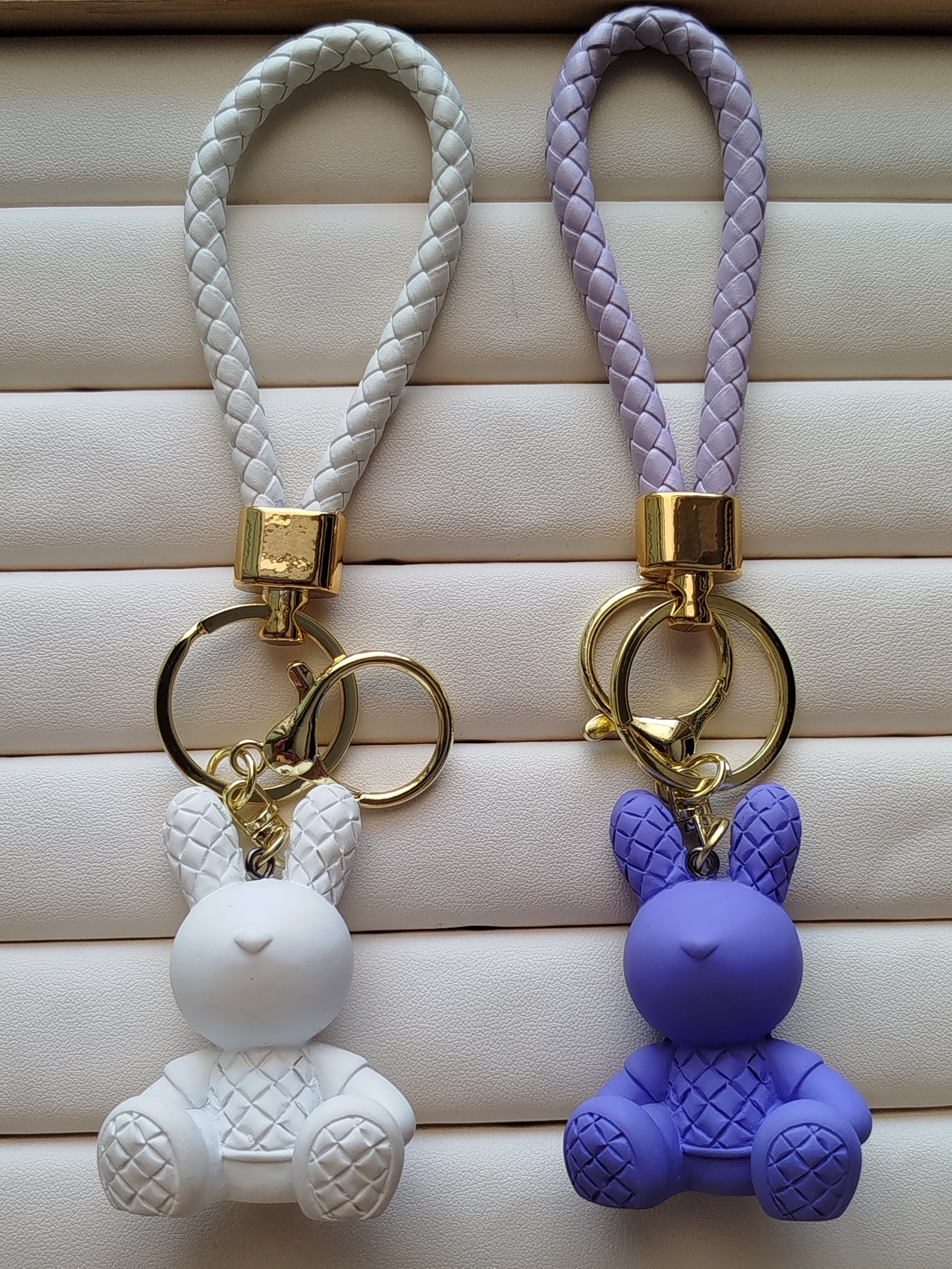 جا کلیدی حلقه طلایی بند چرمی طرح خرگوش شطرنجی کد 23