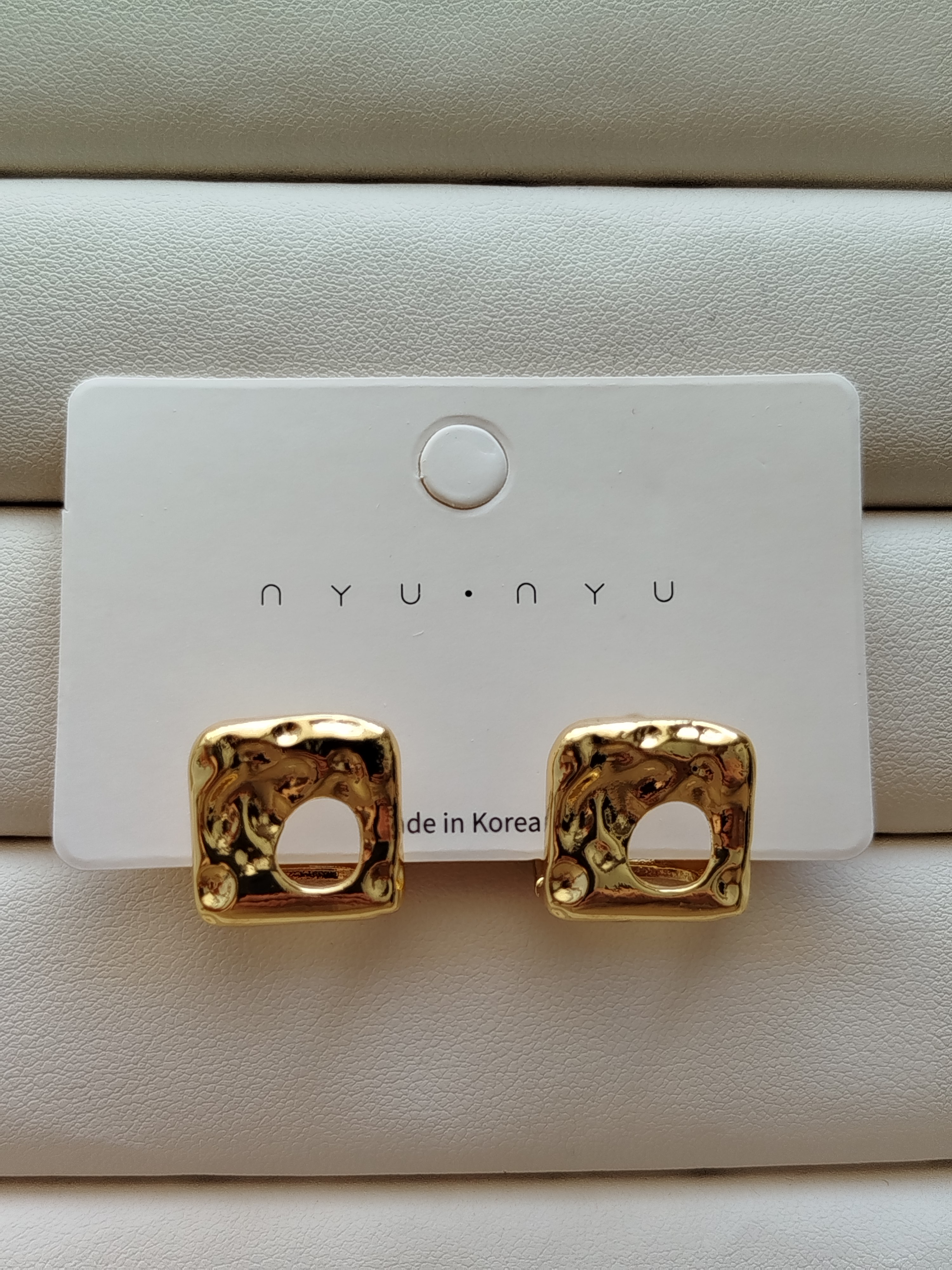 گوشواره چفتی طلایی طرح مکعبی کد 70