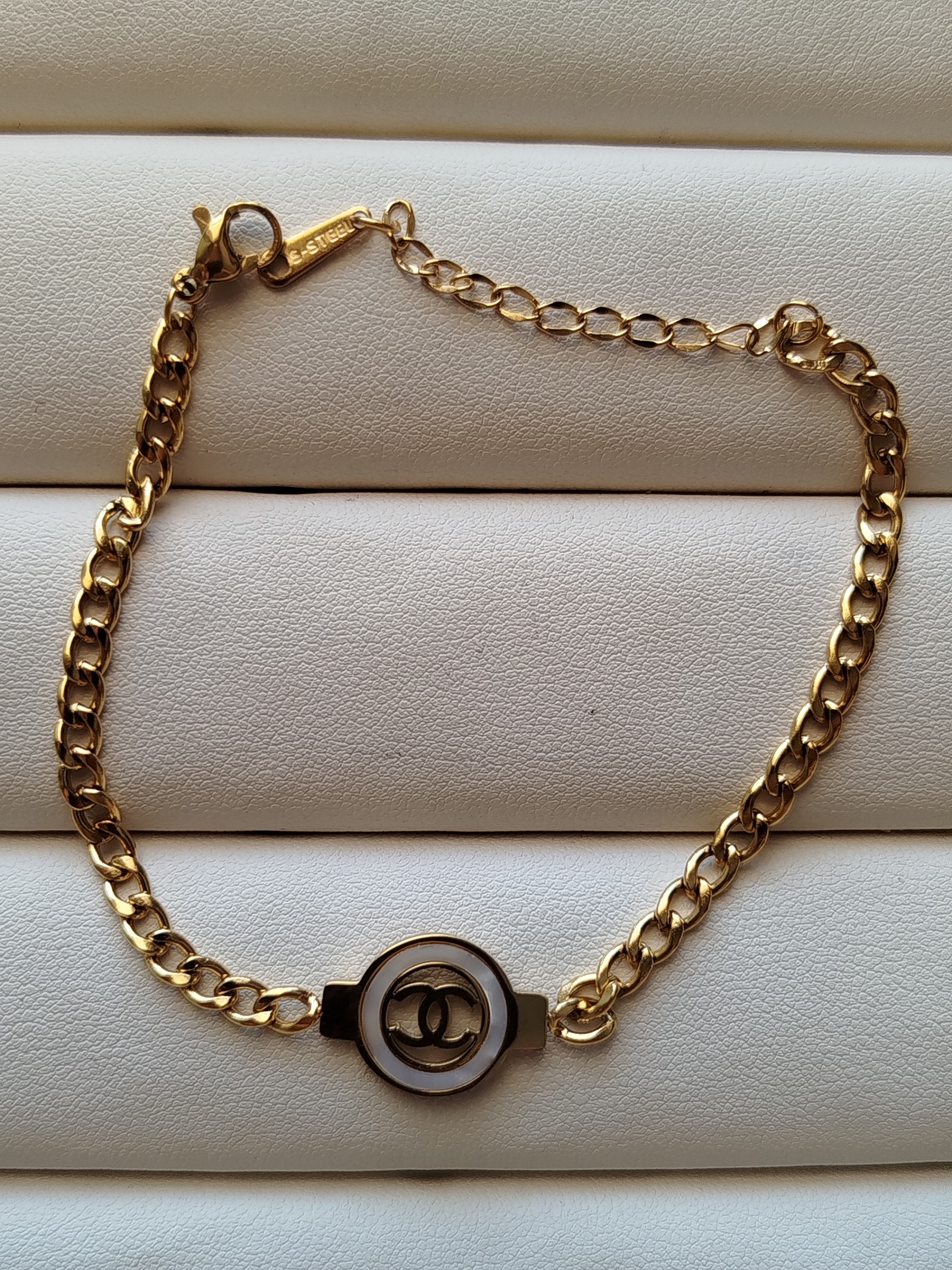 دستبند کارتیر شنل رنگ ثابت کد 42