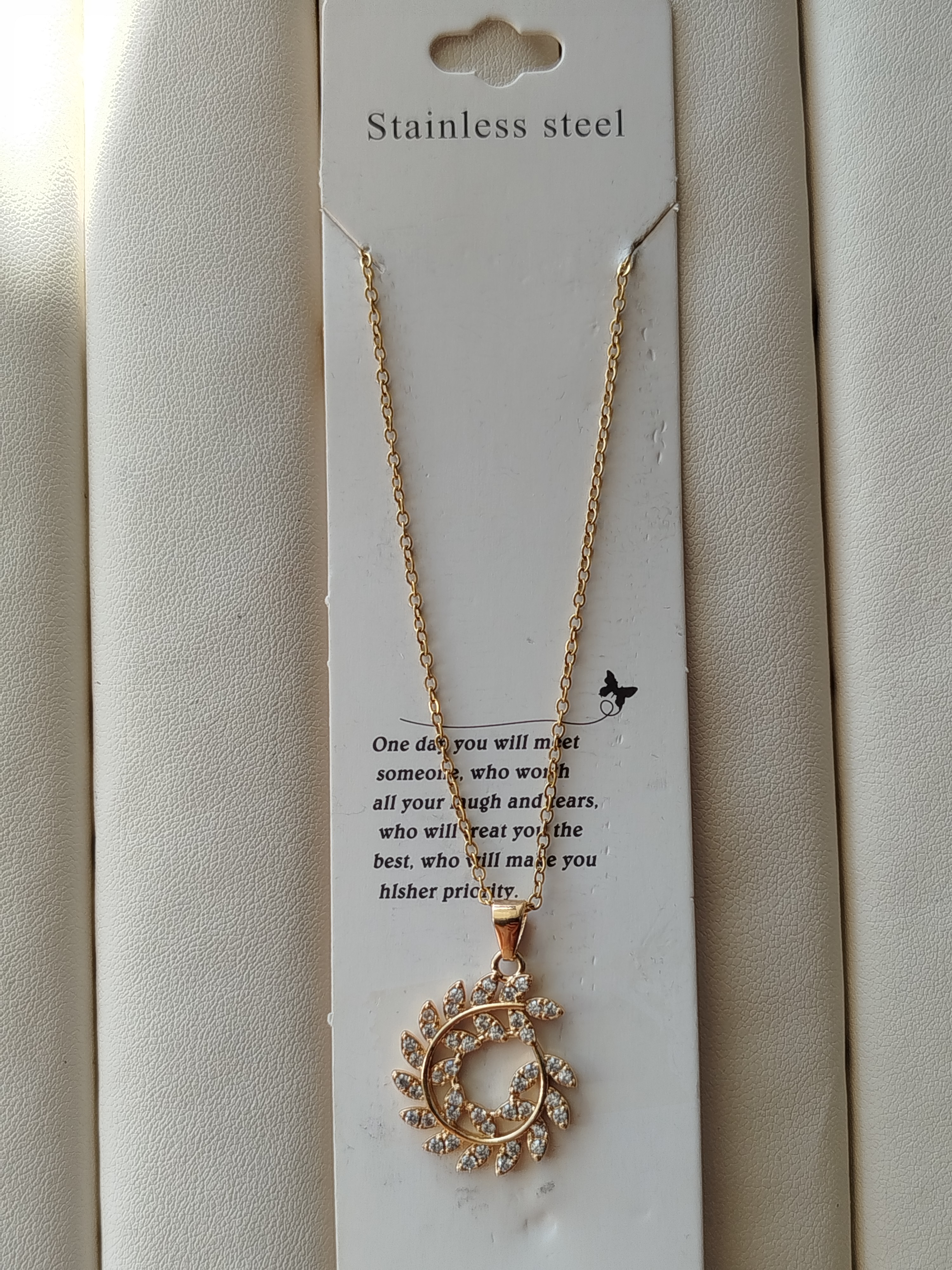 گردنبند نگین دار برگی طرح پیچ کد 58