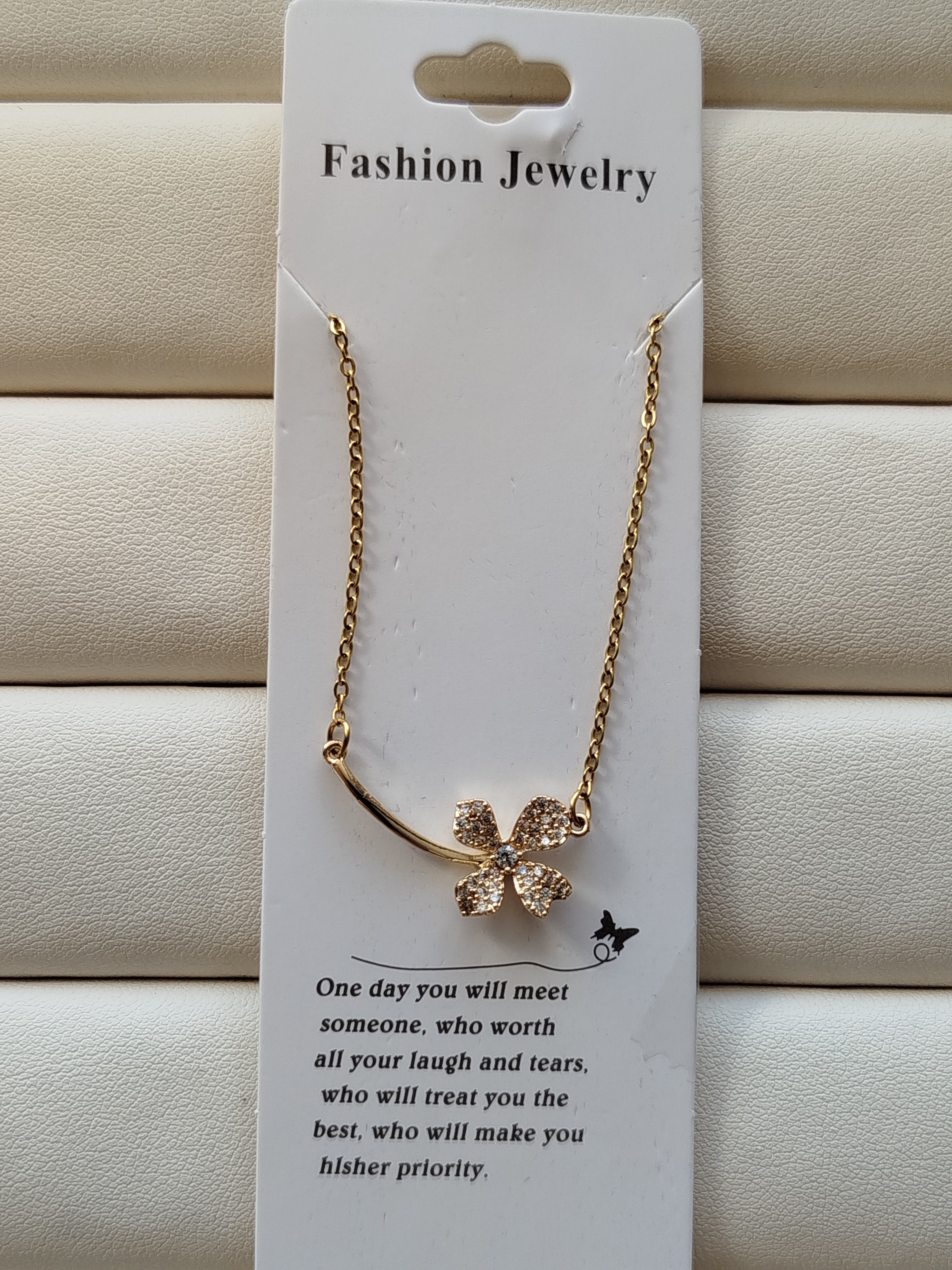 گردنبند نگین دار طرح گل  کد 59