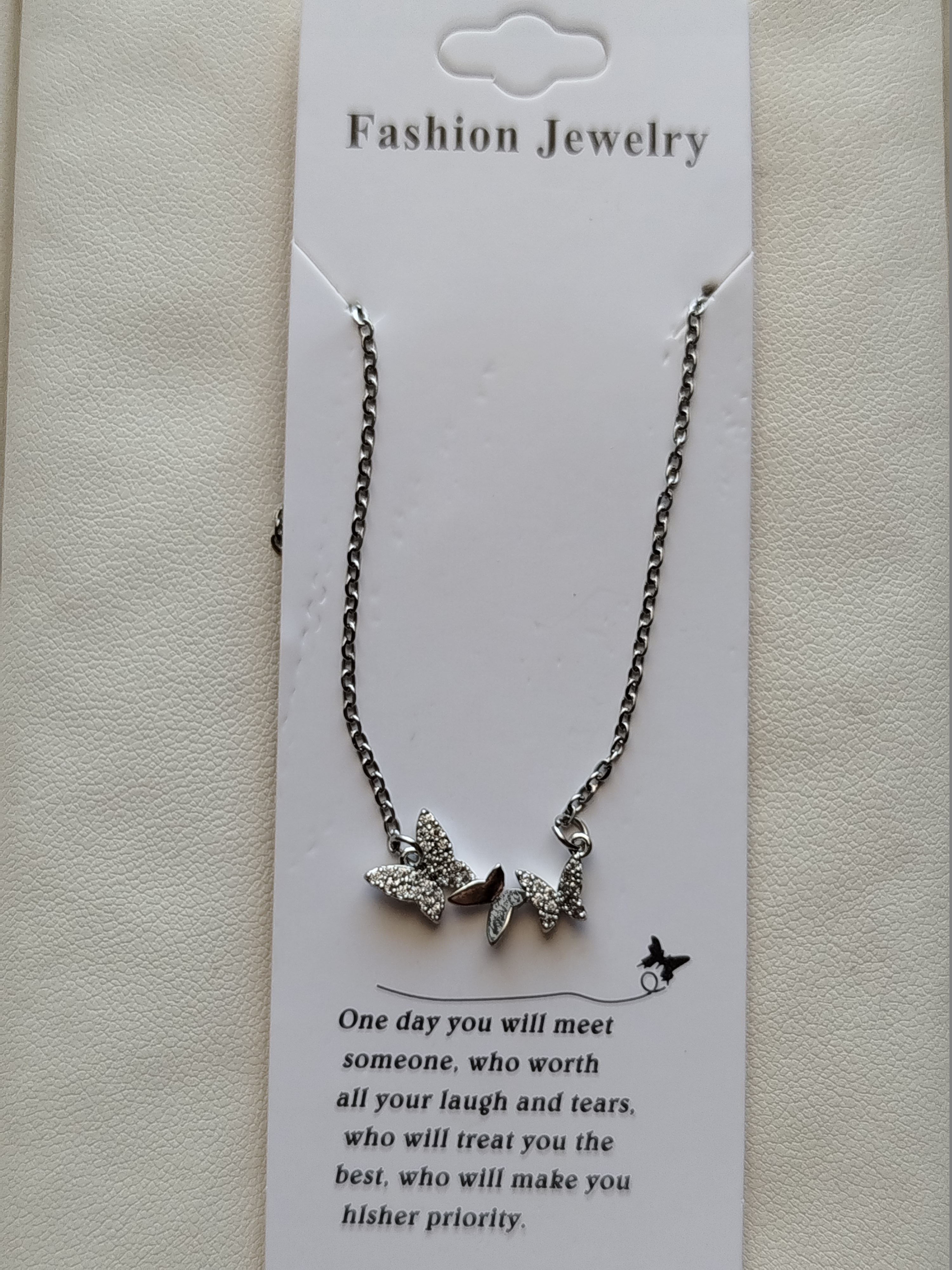 گردنبند نگین دار طرح پروانه کد 67