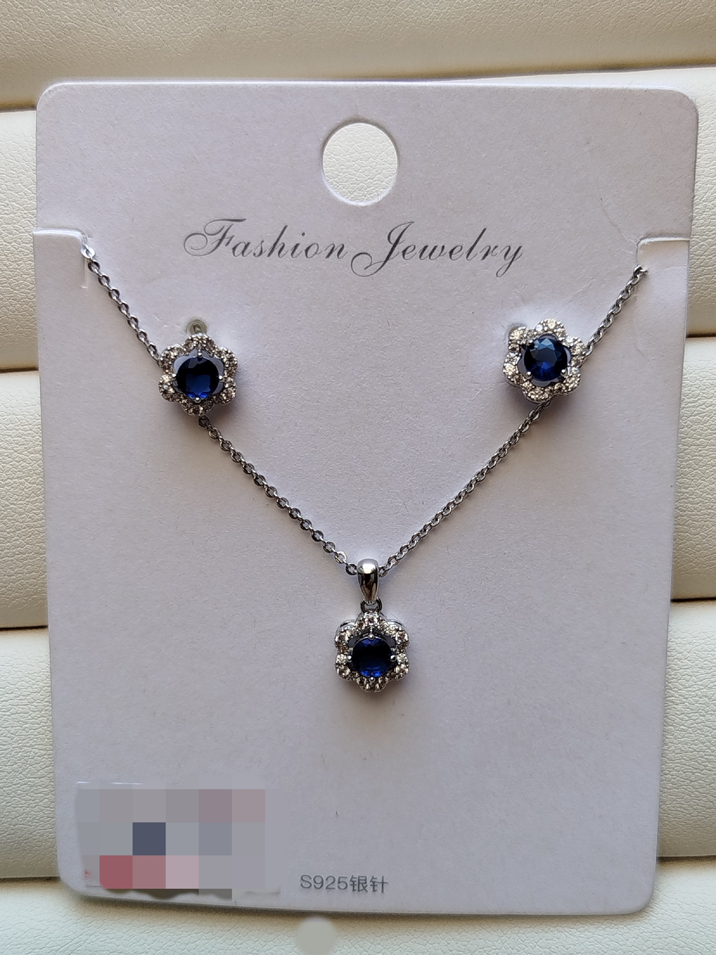 نیم ست ظریف نگین سرمه ای کد ۳