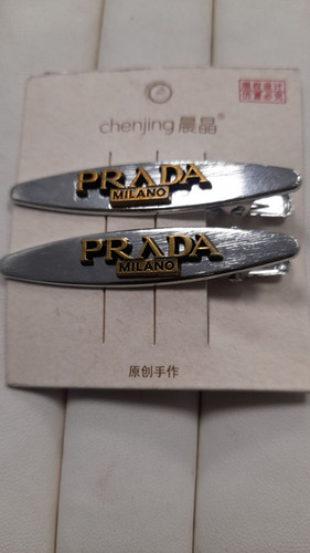 گل سر انبری فلزی رنگ استیل PRADA بسته 2 عددی کد 7
