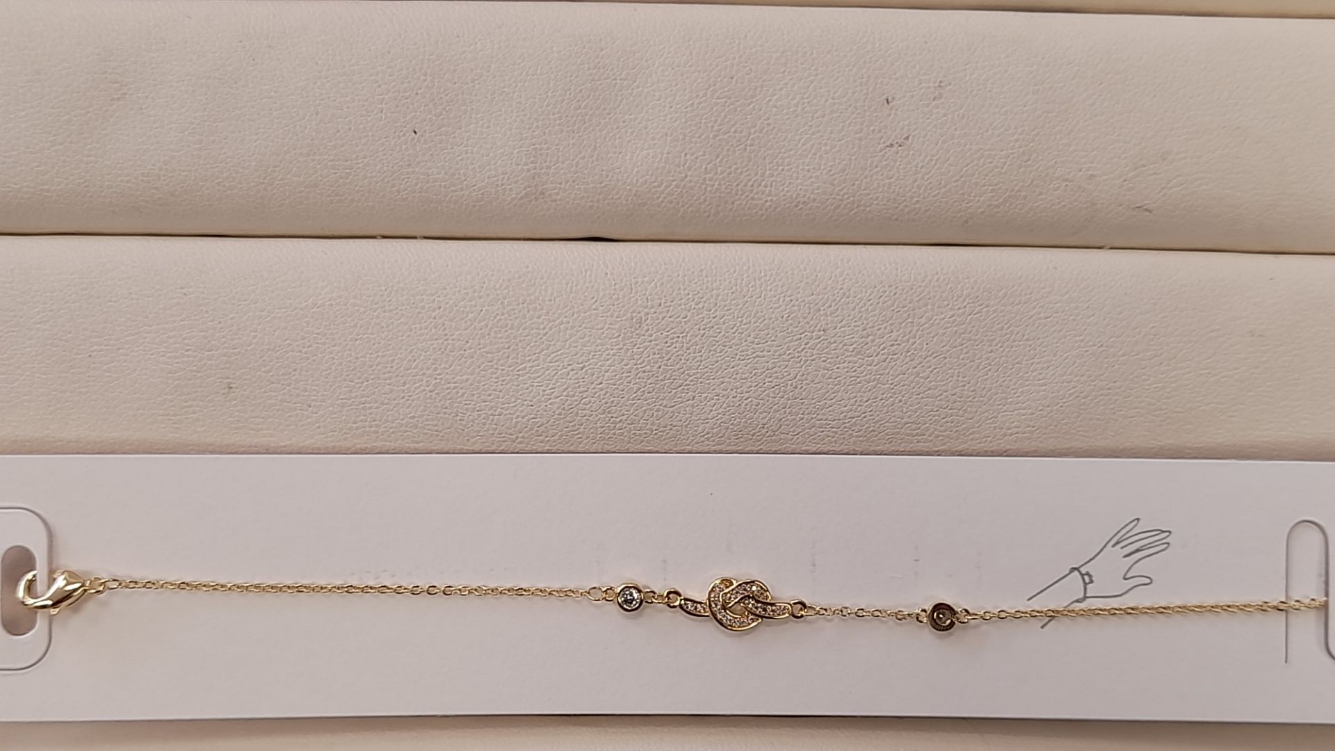 دستبند ظریف نگین دار طرح گره کد60